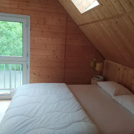 Gîte La Pironnière - Piscine, Nature, au bord de la Rivière Montreuil-sur-Maine Extérieur photo